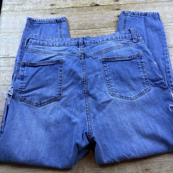Wild Fable High Rise Mom Jeans Distressed Women's Size 12 Light‎ Wash - Picture 6 of 15